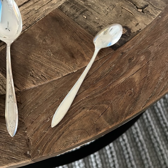 Vintage Oneida 5 pc Flatware Set: - Picture 15 of 16